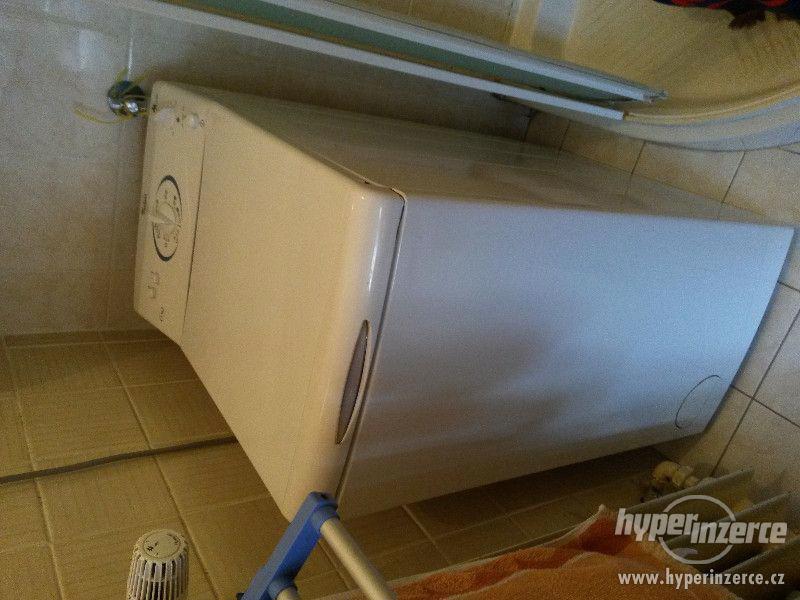 pračka vrchem plněná - foto 2