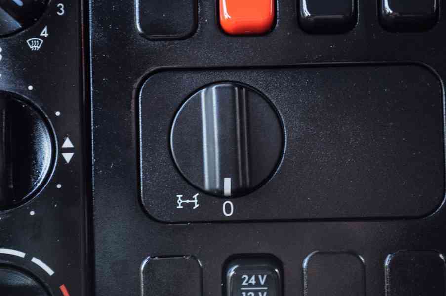 MERCEDES ATEGO 1222 TŘÍSTRANNÝ SKLÁPĚČ + HYDRAULICKÁ RUKA - foto 61