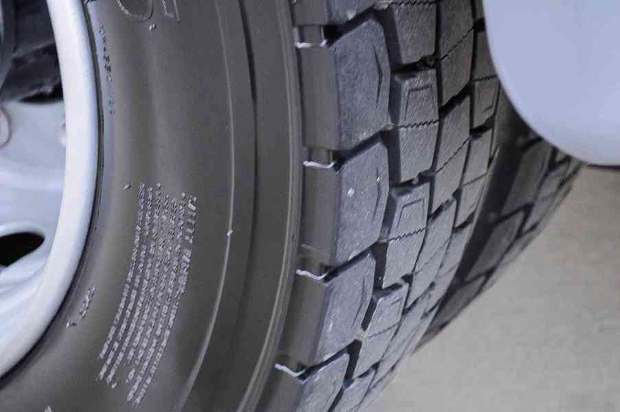 MERCEDES ATEGO 1222 TŘÍSTRANNÝ SKLÁPĚČ + HYDRAULICKÁ RUKA - foto 17