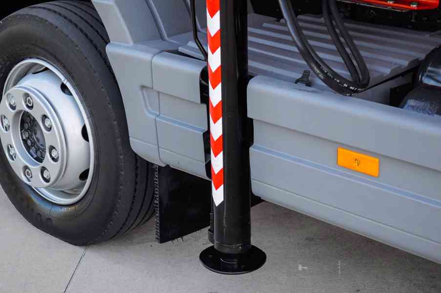 MERCEDES ATEGO 1222 TŘÍSTRANNÝ SKLÁPĚČ + HYDRAULICKÁ RUKA - foto 27
