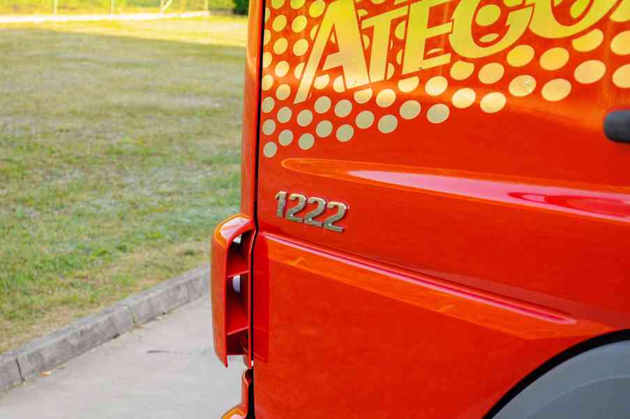 MERCEDES ATEGO 1222 TŘÍSTRANNÝ SKLÁPĚČ + HYDRAULICKÁ RUKA - foto 33