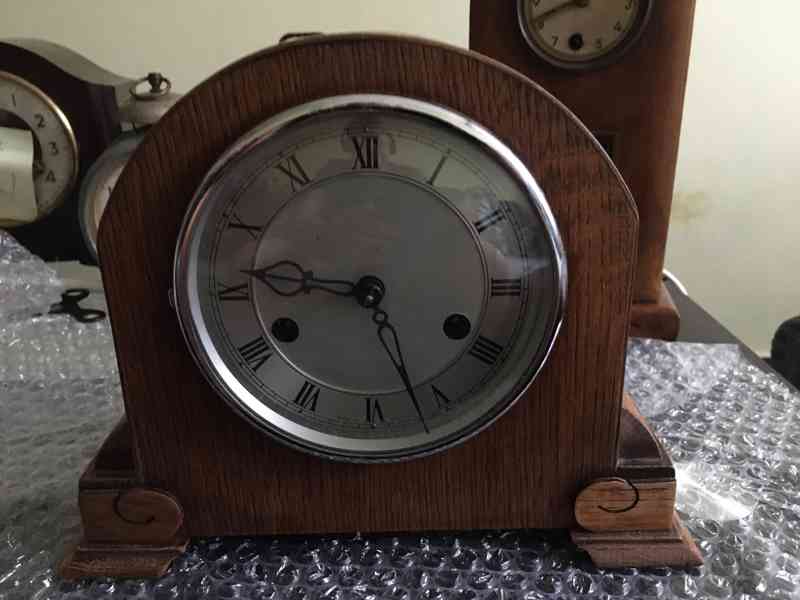 Staré dřevěné hodiny