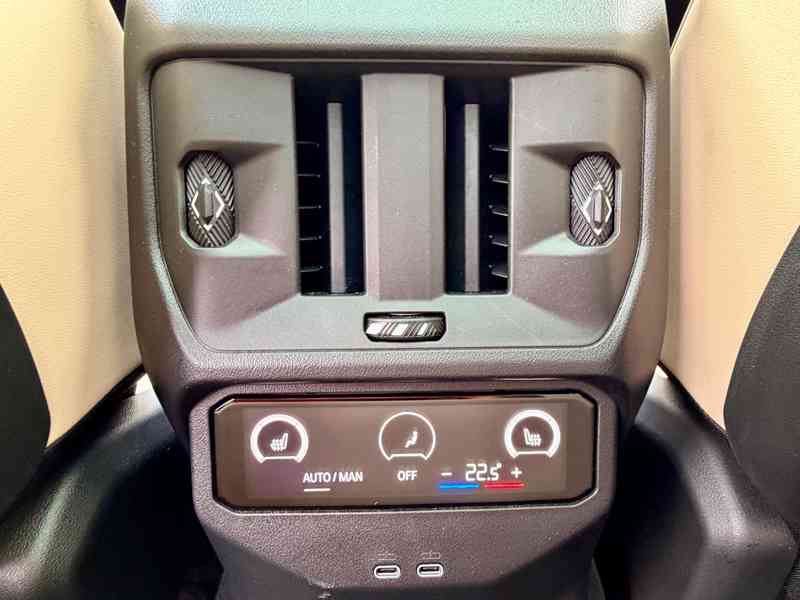 BMW X3 M50 INDIVIDUAL Ventilace Nezávislé t.PANO Tažné HUD  - foto 11