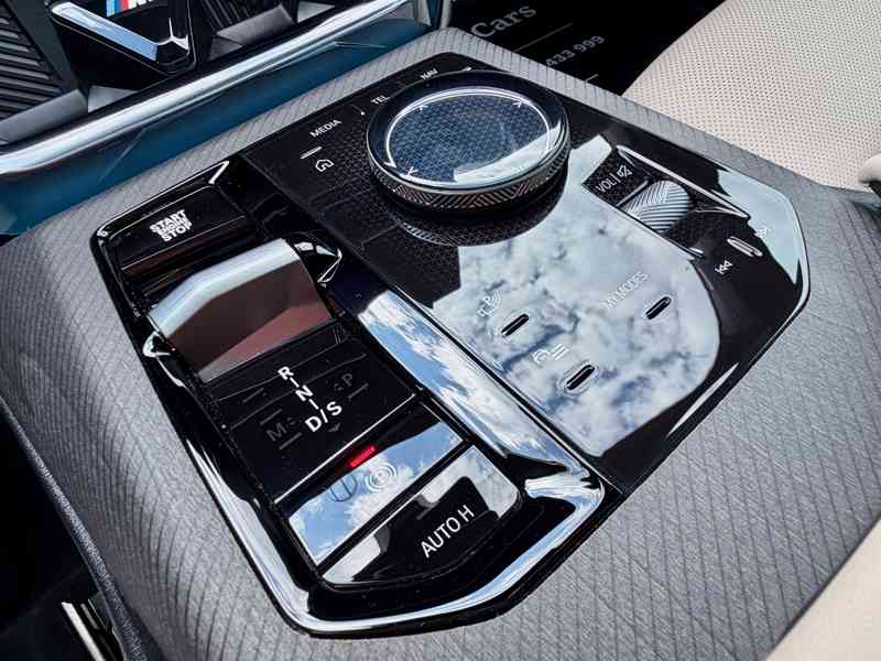 BMW X3 M50 INDIVIDUAL Ventilace Nezávislé t.PANO Tažné HUD  - foto 14