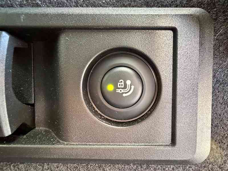 BMW X3 M50 INDIVIDUAL Ventilace Nezávislé t.PANO Tažné HUD  - foto 20