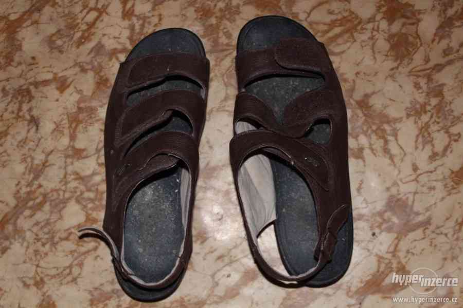 Opotřebené sandály