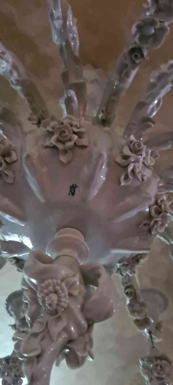 Osmiramenný porcelánový lustr Neapol Capodimonte - foto 15