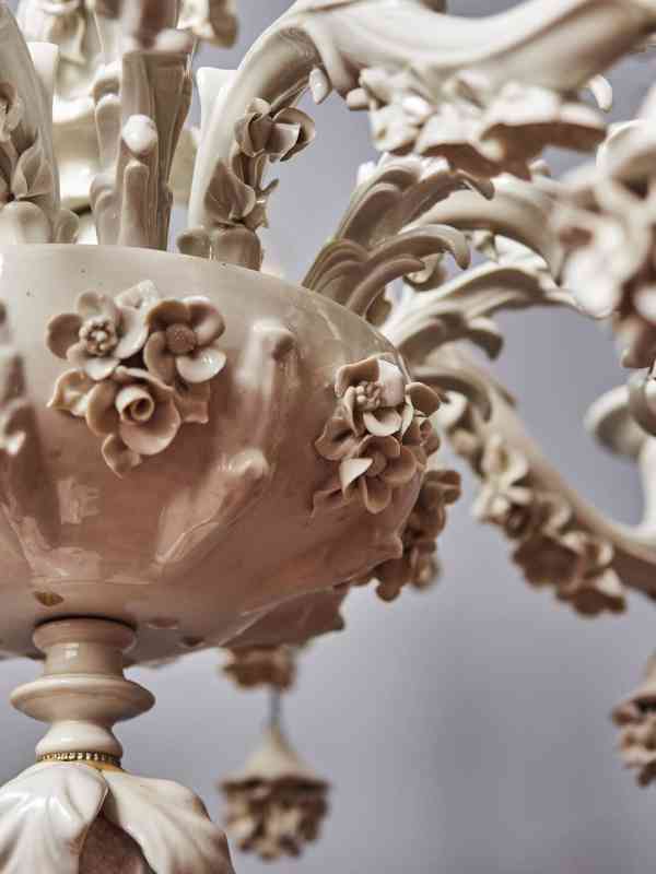 Osmiramenný porcelánový lustr Neapol Capodimonte - foto 12