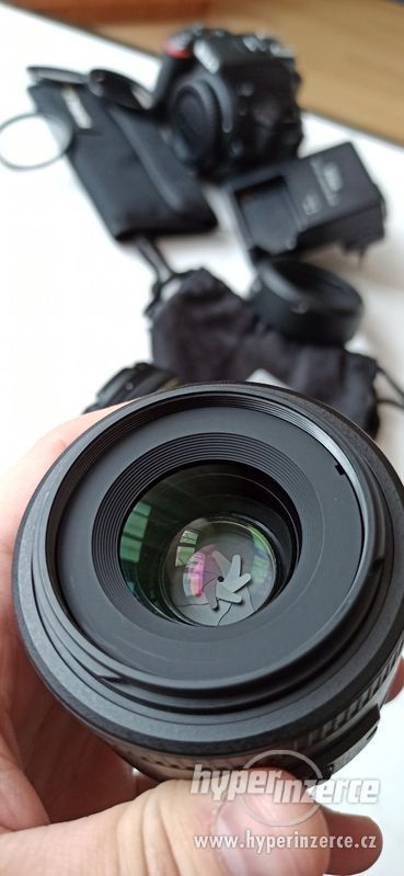 Nikon objektiv 35mm f/1.8G AF-S DX + filtry