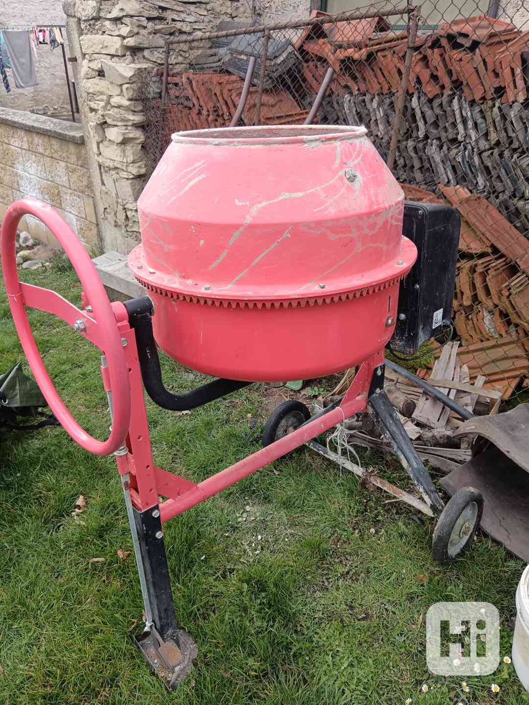 Stavební míchačka na beton - foto 1
