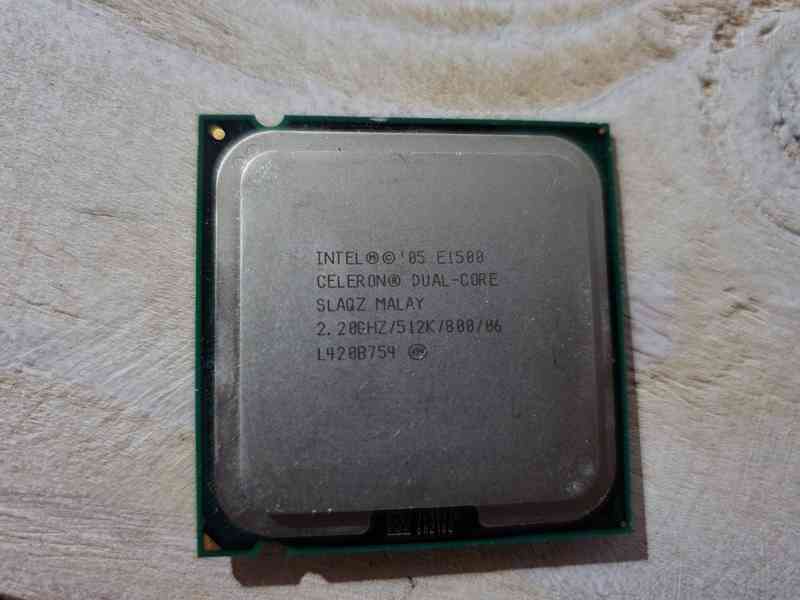 Staré CPU socket 775 pro sběratele. Všechny za 250kč.  - foto 3