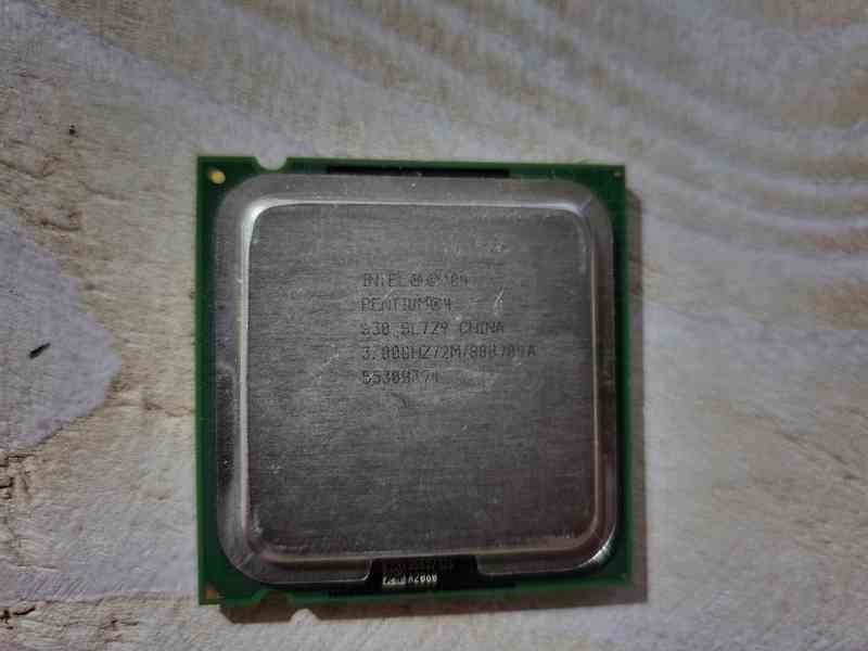 Staré CPU socket 775 pro sběratele. Všechny za 250kč.  - foto 2