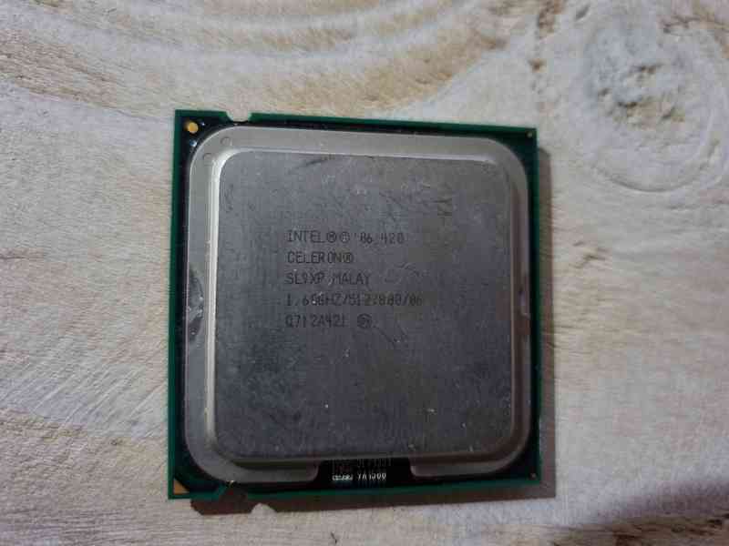 Staré CPU socket 775 pro sběratele. Všechny za 250kč.  - foto 7