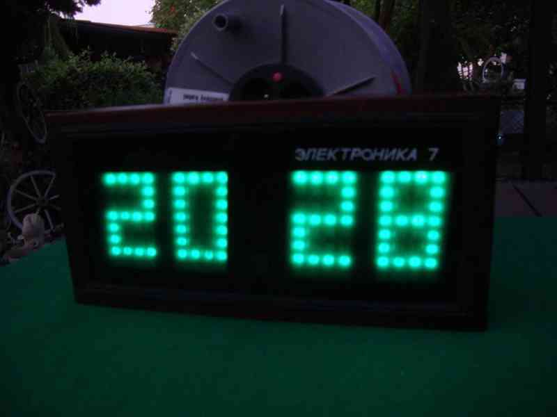 Velké Sovětské digitální hodiny Elektronika 7 na zeď funkční - foto 14