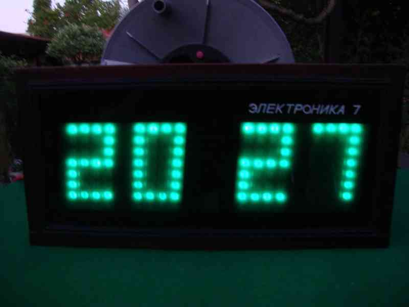 Velké Sovětské digitální hodiny Elektronika 7 na zeď funkční - foto 13