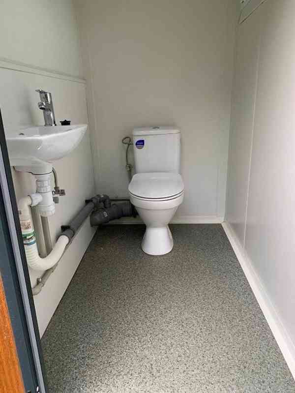 Sanitární kontejnerový pavilon s toaletou, čtyřlůžkový pokoj - foto 13