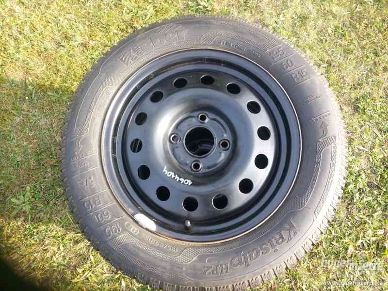 Plech. disky Ford 6Jx15 H2 ET 52,5 a zimní pneu 195/60 R15 - foto 1