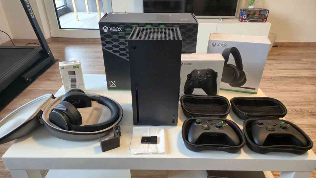 Xbox Series X – TOP stav, záruka 2028, 2× ovladač - foto 2