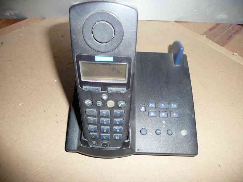 Starožitné telefonní přístroje - foto 3
