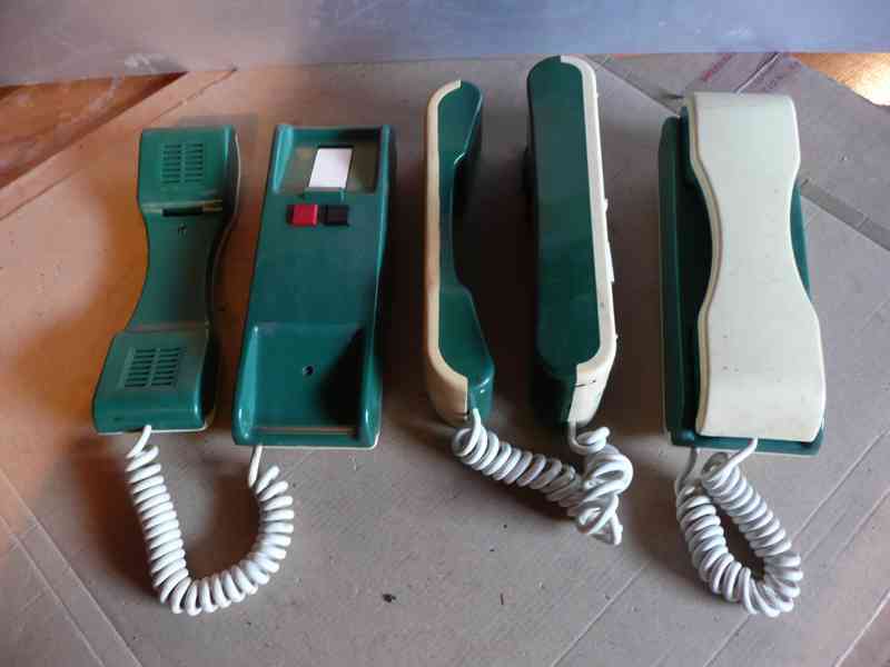 Starožitné telefonní přístroje - foto 6