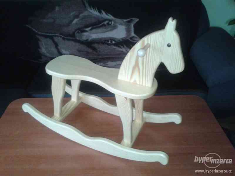 Dřevěný houpací koník-nový. - foto 2