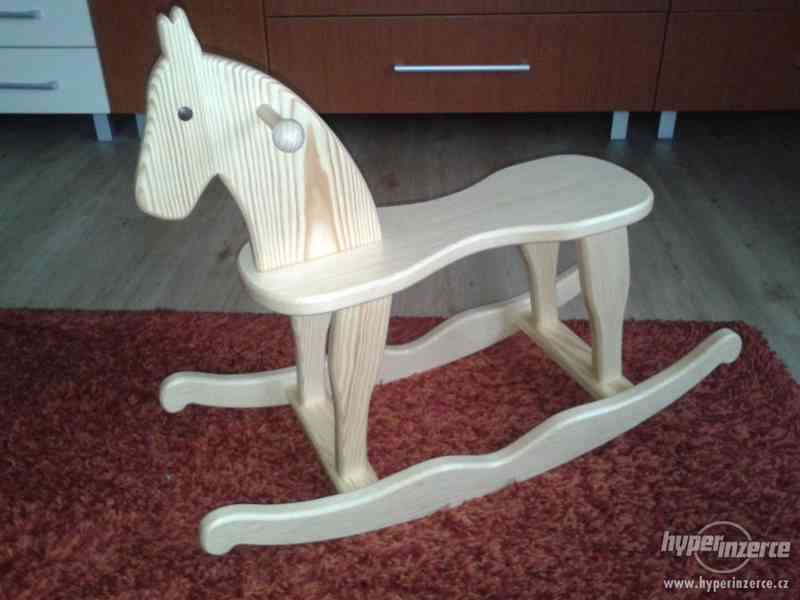 Dřevěný houpací koník-nový. - foto 3