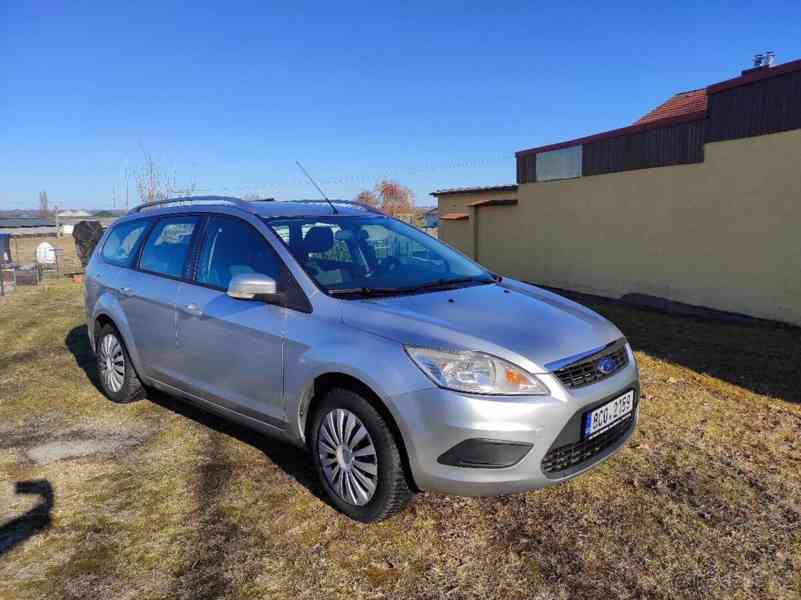 Ford Focus 1,6   2010 benzín - foto 16