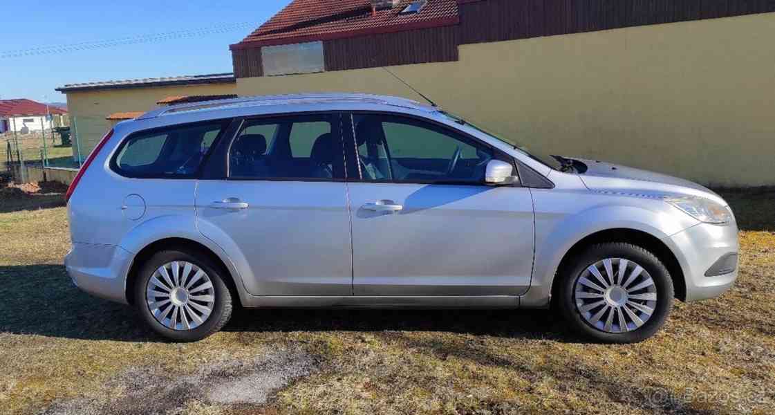 Ford Focus 1,6   2010 benzín - foto 3