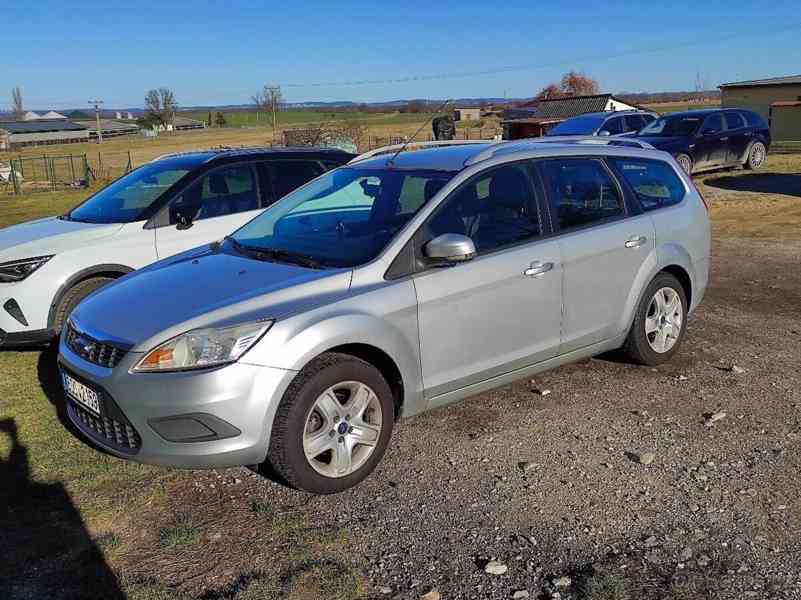 Ford Focus 1,6   2010 benzín - foto 13