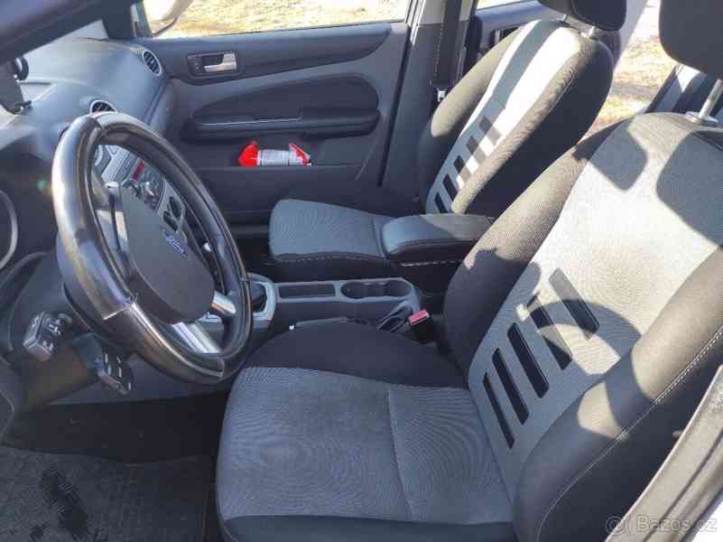 Ford Focus 1,6   2010 benzín - foto 20