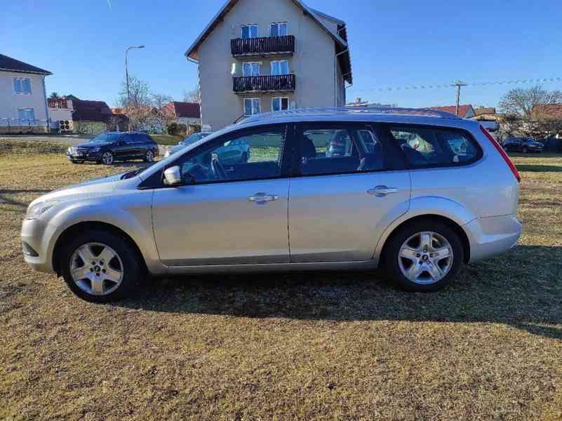 Ford Focus 1,6   2010 benzín - foto 7