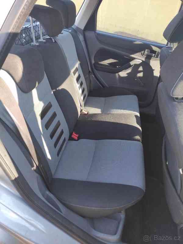 Ford Focus 1,6   2010 benzín - foto 19