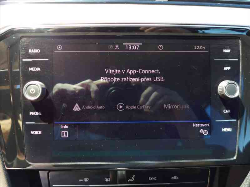 Volkswagen Passat 2,0 TDI FULL LED NAVI APP DPH - foto 14