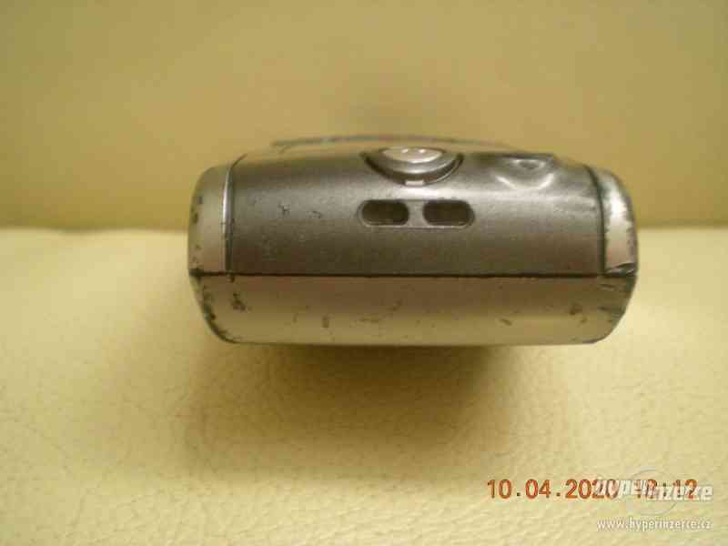Motorola C980 - historický mobilní telefon - foto 5