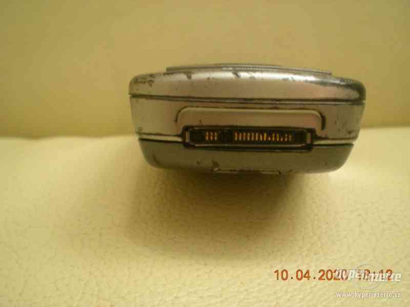 Motorola C980 - historický mobilní telefon - foto 6