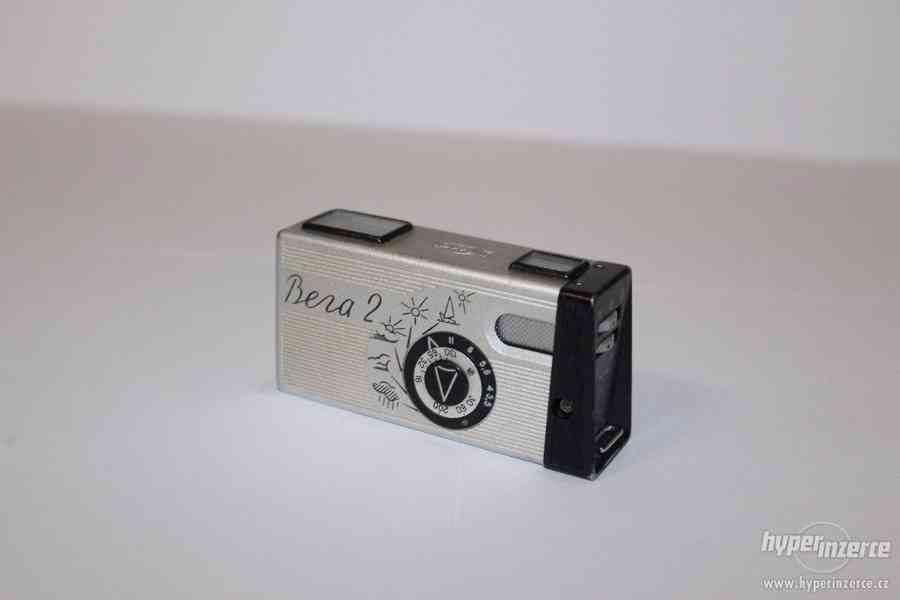 Sovětský špionážní fotoaparát Vega 2 + pouzdro - foto 1