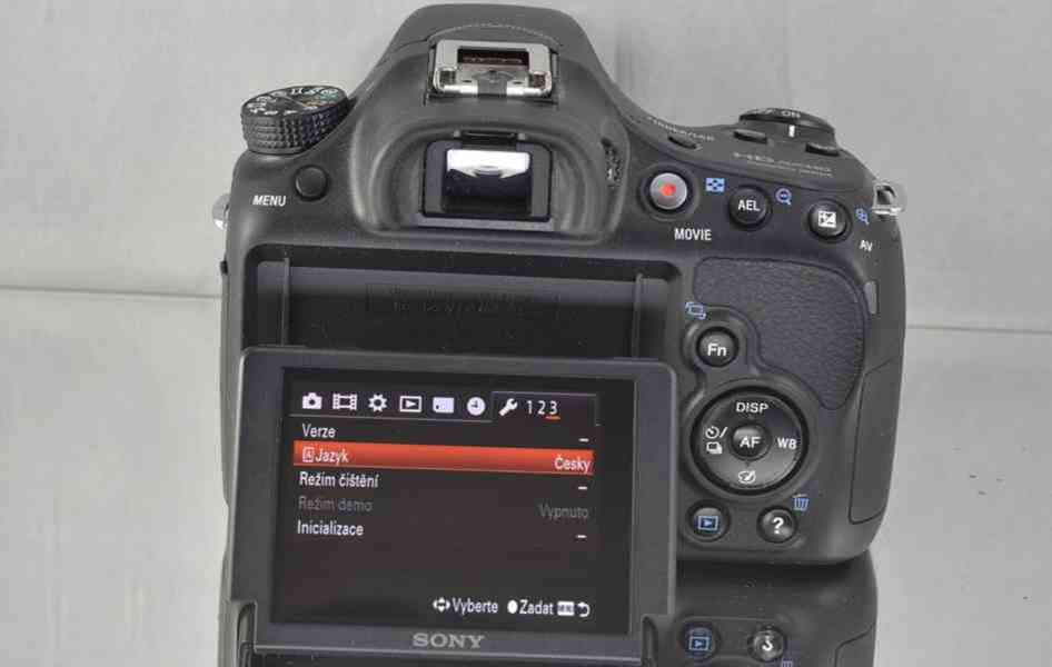 Sony SLT- A58 + Kit Objektiv DT18-55mm 1200 Exp. - foto 8