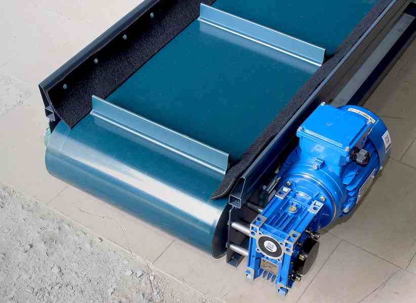 Pásový dopravník 400x40 cm s unašeči a motorem - foto 2