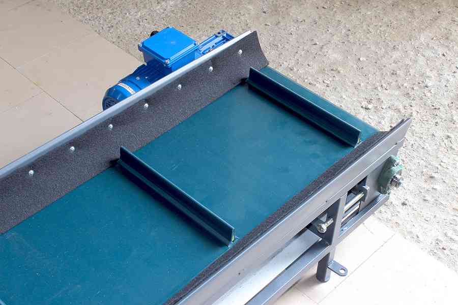 Pásový dopravník 400x40 cm s unašeči a motorem - foto 3