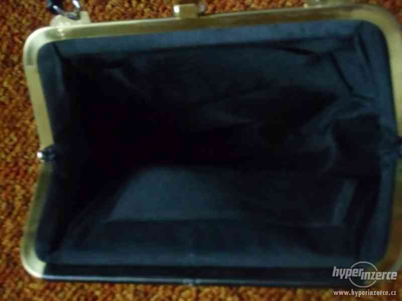Stylová černá kabelka se zlacením přes rameno - foto 4