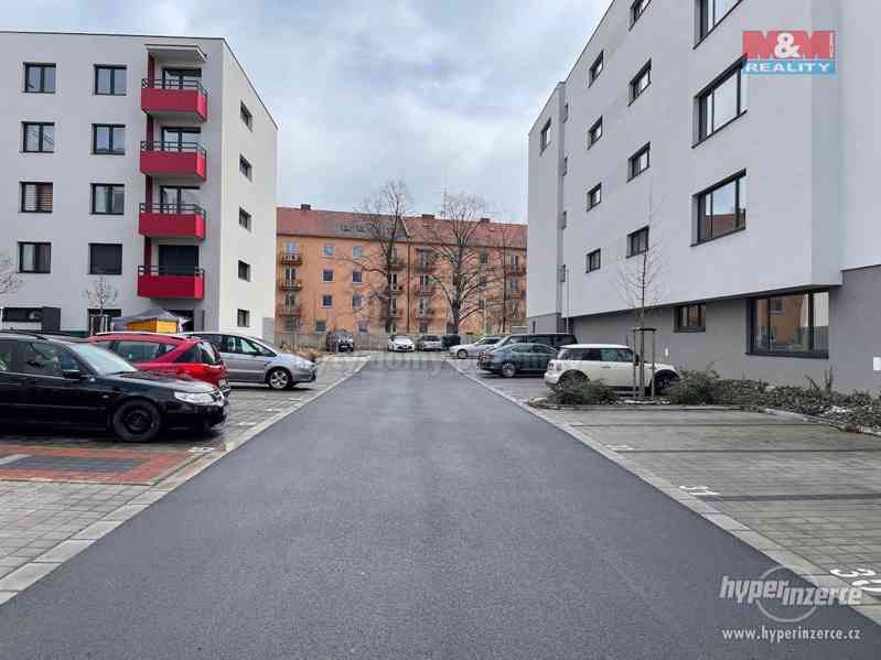 Pronájem parkovacího místa 14 m?, Pardubice, ul. Lonkova - foto 1