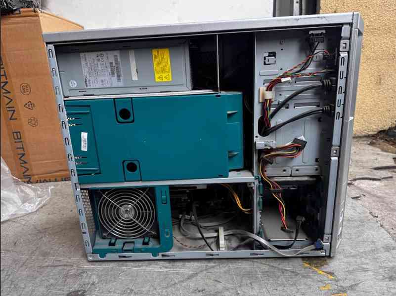 Fujitsu Siemens Celsius R650 - foto 2