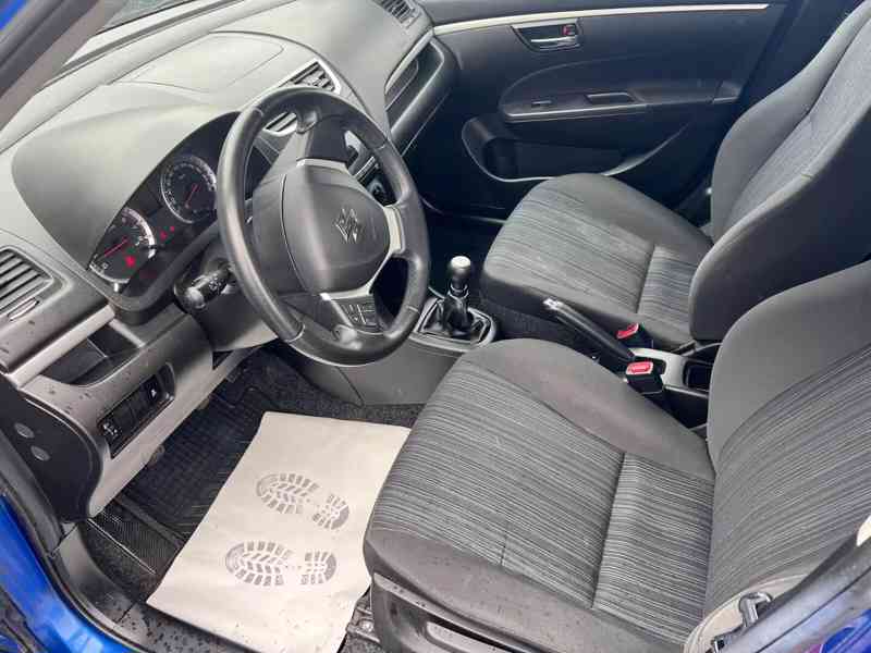 Suzuki Swift 1,3i Club 4x4 benzín 69kw - foto 14