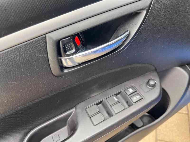 Suzuki Swift 1,3i Club 4x4 benzín 69kw - foto 5