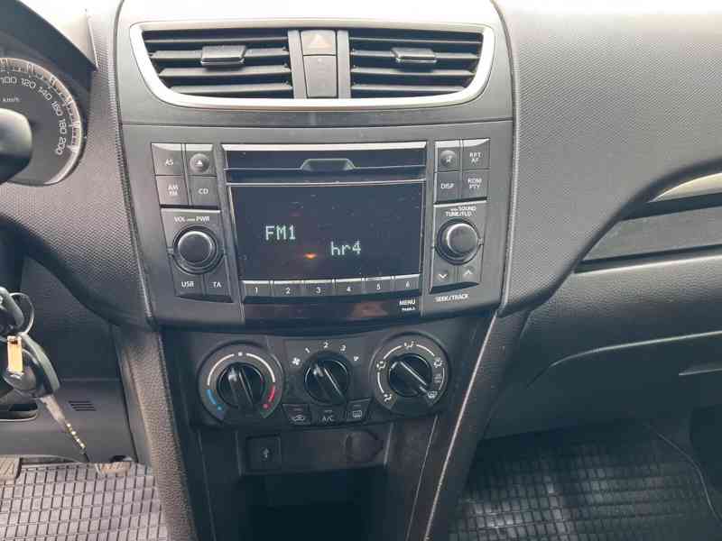 Suzuki Swift 1,3i Club 4x4 benzín 69kw - foto 8