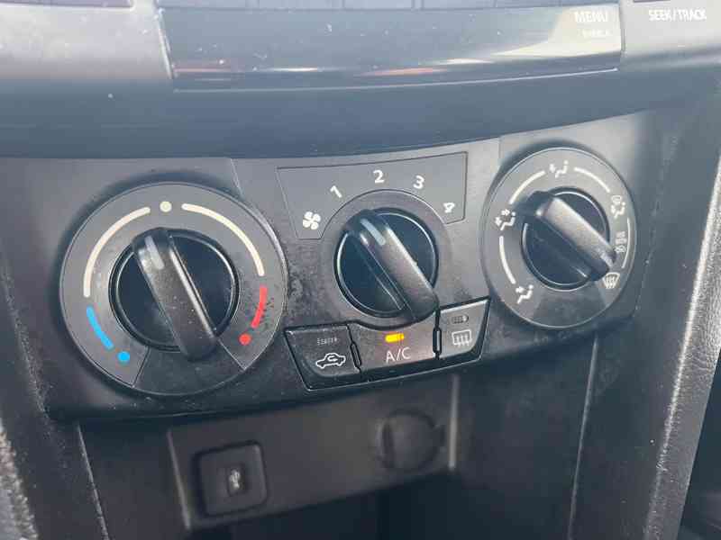 Suzuki Swift 1,3i Club 4x4 benzín 69kw - foto 2