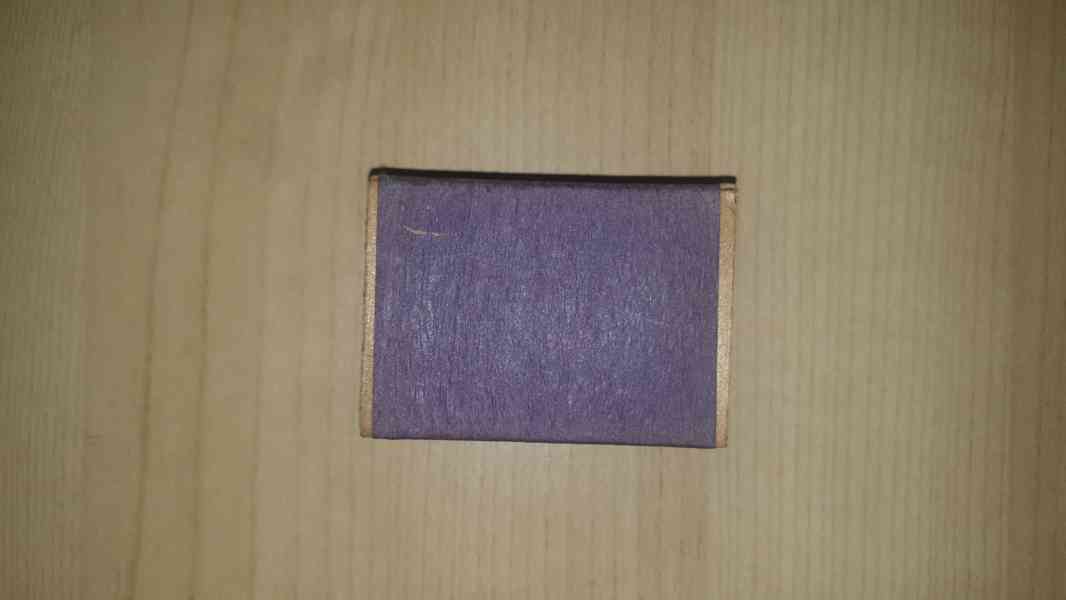 Stará dýhovaná krabička se zápalkami. - foto 3