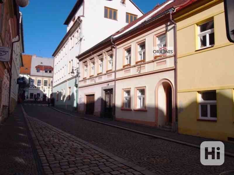 Česká Lípa - ulice Zámecká, prodej rodinného domu, 2 bytové jednotky, garáž, terasa, výměra 411 m2 - foto 37