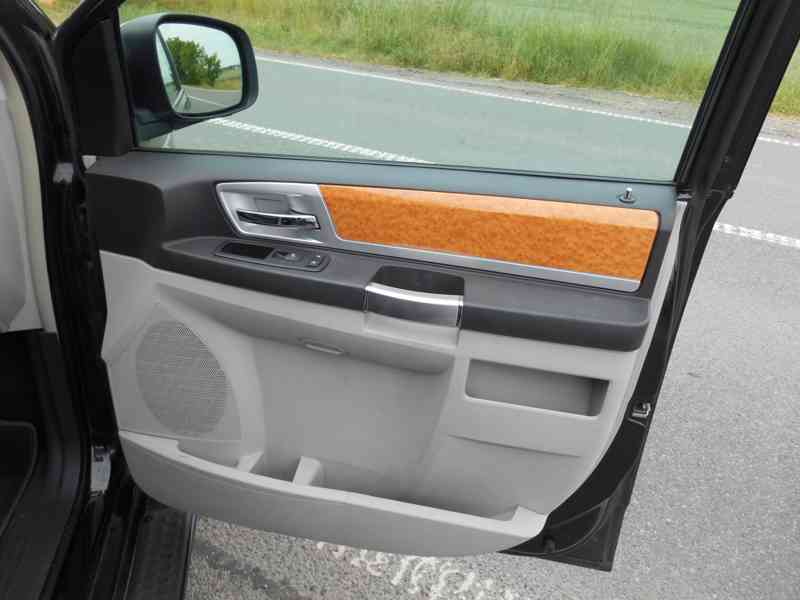 Chrysler Grand Voyager 3,8 EU RT Limit DVD Navi 2009 - foto 13