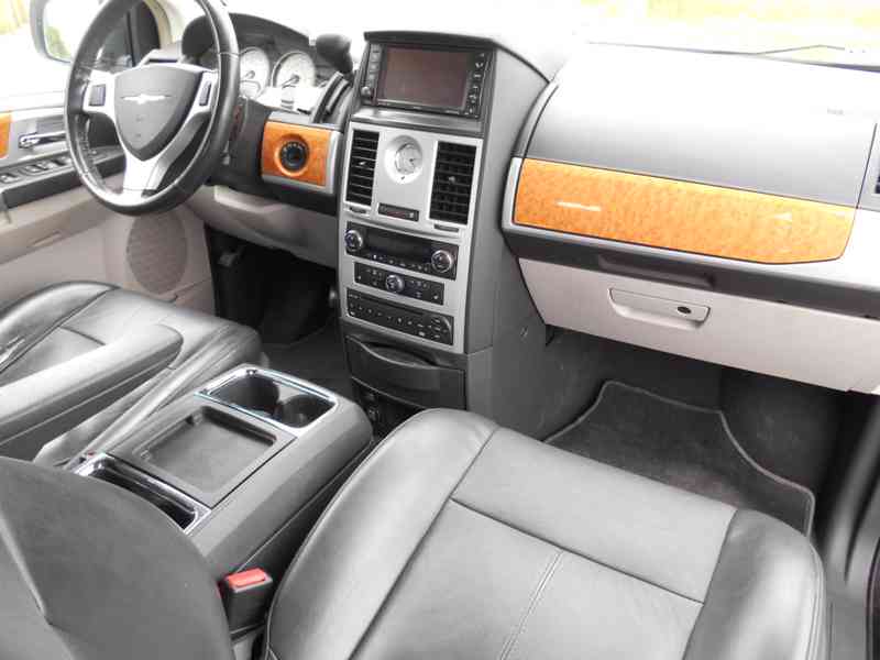 Chrysler Grand Voyager 3,8 EU RT Limit DVD Navi 2009 - foto 15